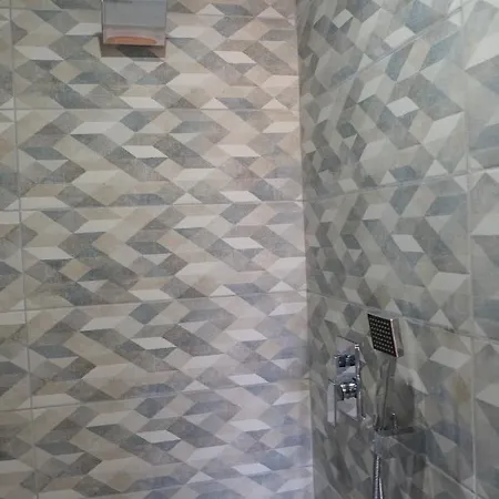 A L'ombre Des Remparts *