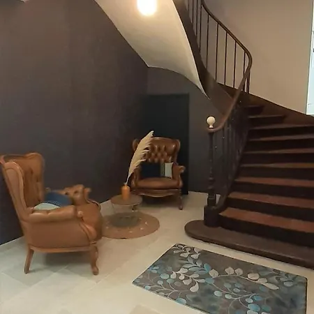 A L'ombre Des Remparts Apartment *