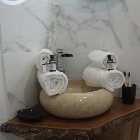 A L'ombre Des Remparts