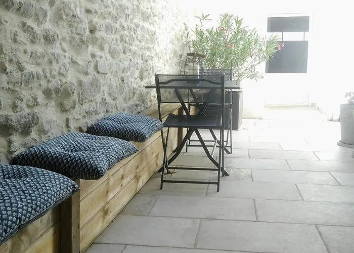 A L'ombre Des Remparts Daire *